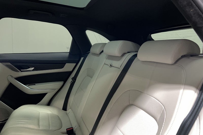 2023 (72) JAGUAR F-PACE 2.0 D200 R-Dynamic Black 5dr Auto AWD 5495298