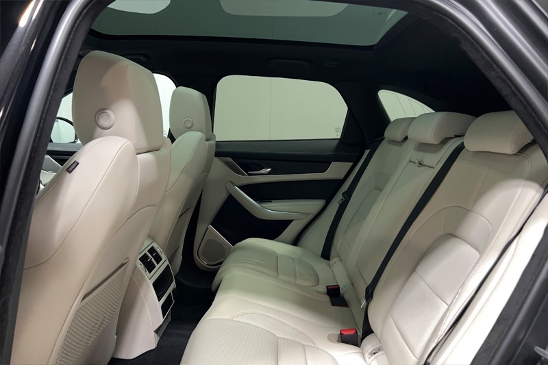 2023 (72) JAGUAR F-PACE 2.0 D200 R-Dynamic Black 5dr Auto AWD 5495263