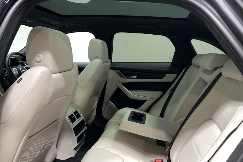2023 (72) JAGUAR F-PACE 2.0 D200 R-Dynamic Black 5dr Auto AWD 5495302