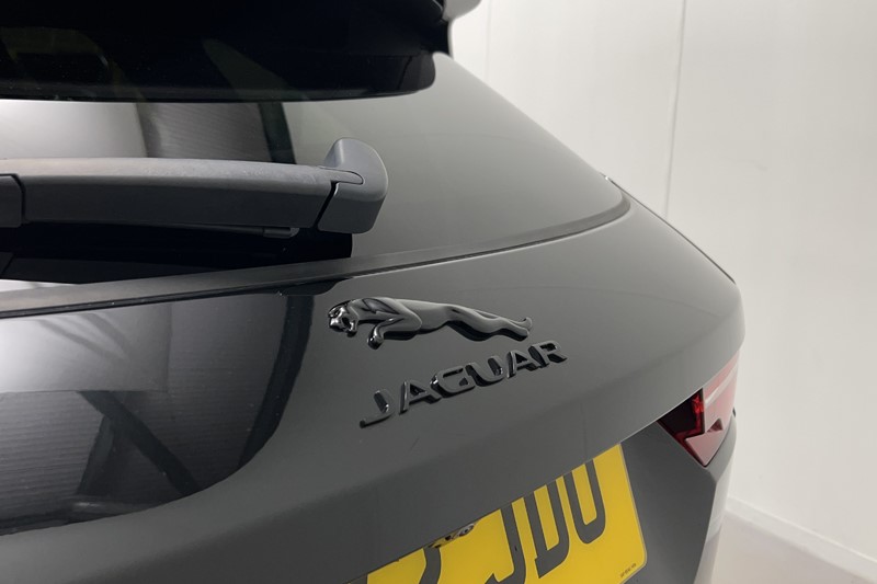2023 (72) JAGUAR F-PACE 2.0 D200 R-Dynamic Black 5dr Auto AWD 5495308