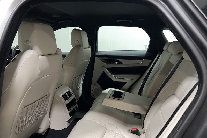 2023 (23) JAGUAR F-PACE 2.0 P400e R-Dynamic SE 5dr Auto AWD 5516227