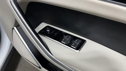 2023 (23) JAGUAR F-PACE 2.0 P400e R-Dynamic SE 5dr Auto AWD 5516198