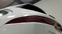 2023 (23) JAGUAR F-PACE 2.0 P400e R-Dynamic SE 5dr Auto AWD 5516231