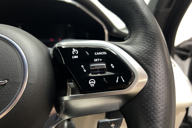 2023 (23) JAGUAR F-PACE 2.0 P400e R-Dynamic SE 5dr Auto AWD 5516205