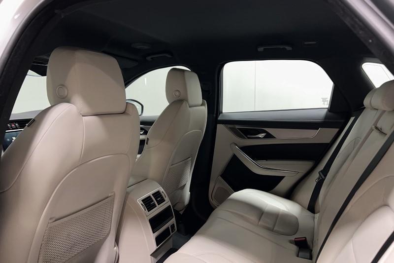 2023 (23) JAGUAR F-PACE 2.0 P400e R-Dynamic SE 5dr Auto AWD 5516223
