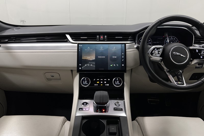 2023 (23) JAGUAR F-PACE 2.0 P400e R-Dynamic SE 5dr Auto AWD 5516194