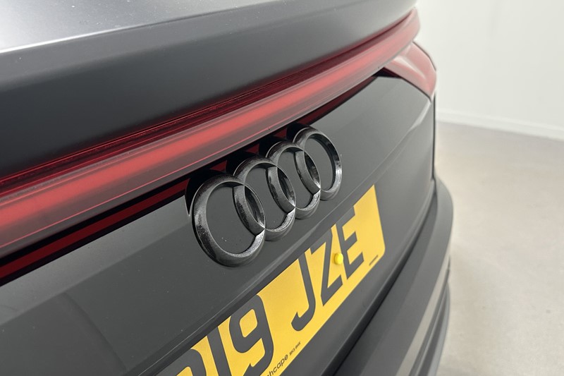 2019 (19) AUDI Q8 50 TDI Quattro S Line 5dr Tiptronic 5526848