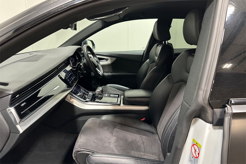 2019 (19) AUDI Q8 50 TDI Quattro S Line 5dr Tiptronic 5526807
