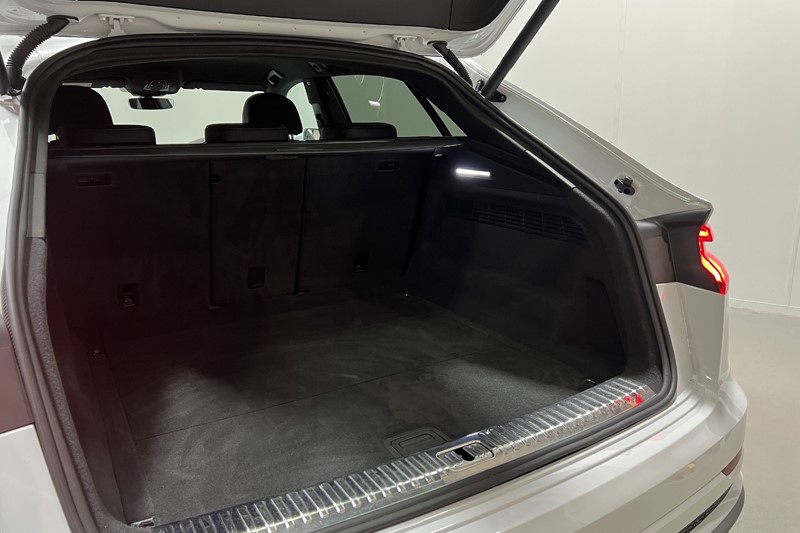 2019 (19) AUDI Q8 50 TDI Quattro S Line 5dr Tiptronic 5928716