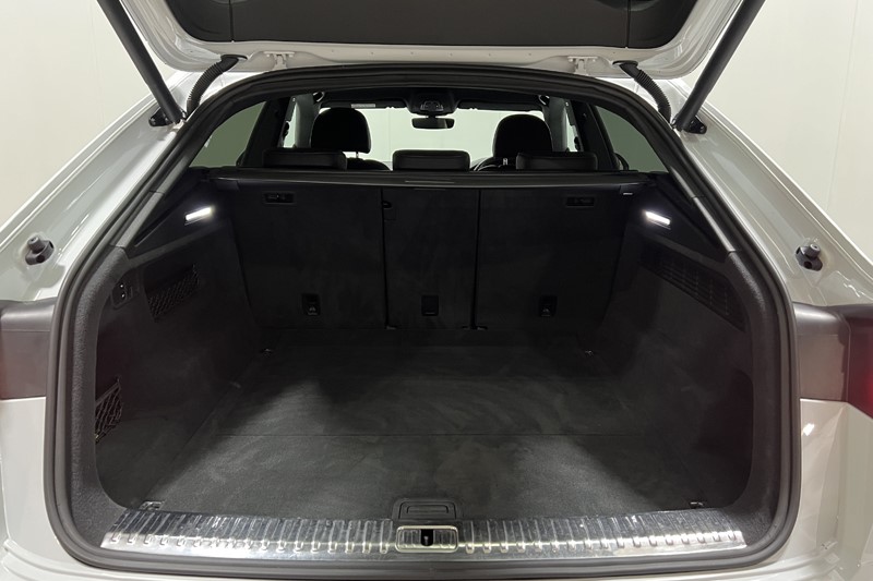 2019 (19) AUDI Q8 50 TDI Quattro S Line 5dr Tiptronic 5928717