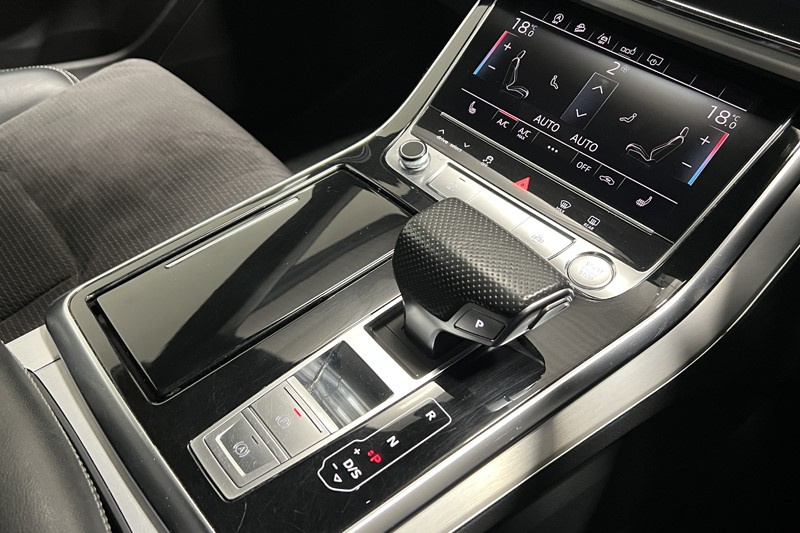 2019 (19) AUDI Q8 50 TDI Quattro S Line 5dr Tiptronic 5928700