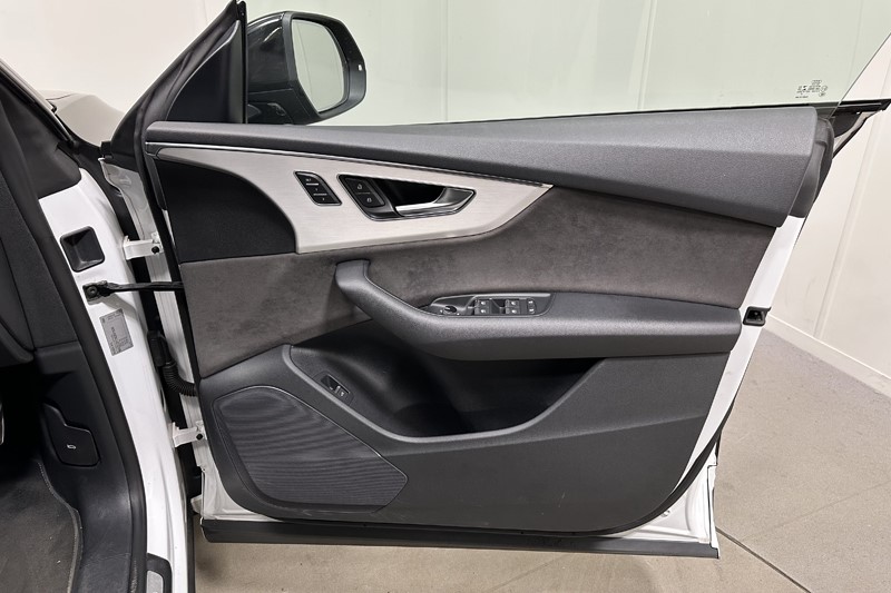 2019 (19) AUDI Q8 50 TDI Quattro S Line 5dr Tiptronic 5526817