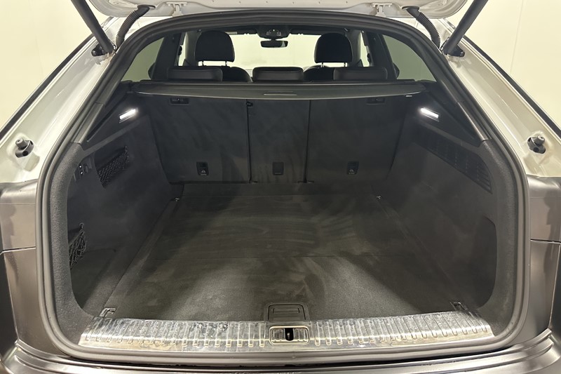 2019 (19) AUDI Q8 50 TDI Quattro S Line 5dr Tiptronic 5526844