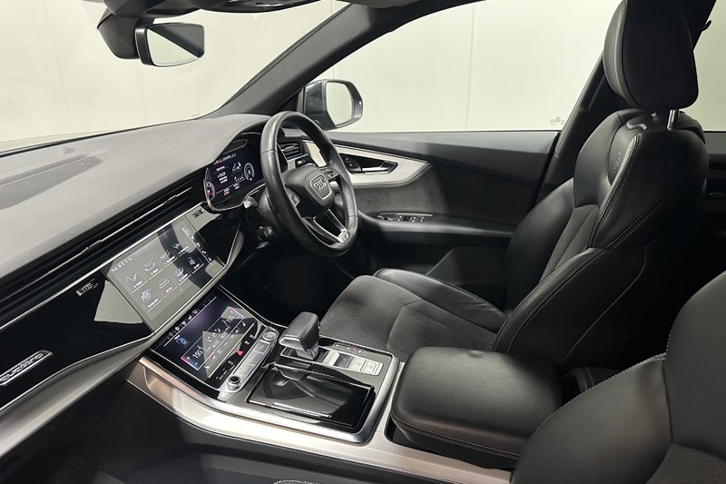 2019 (19) AUDI Q8 50 TDI Quattro S Line 5dr Tiptronic 5526836