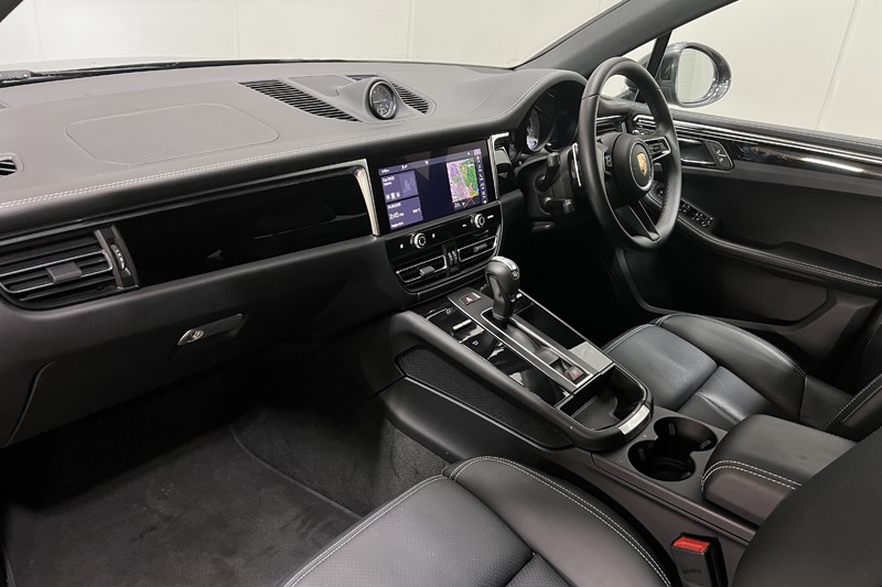 2023 (73) PORSCHE MACAN 5dr PDK 5510243