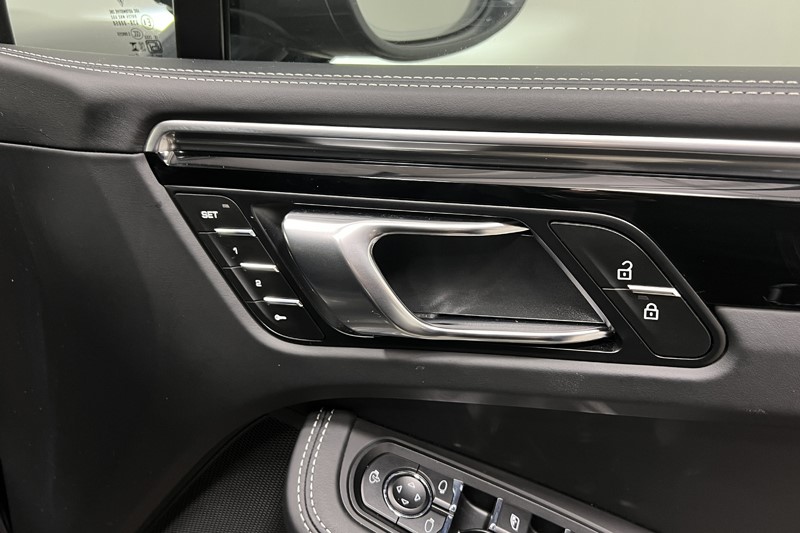 2023 (73) PORSCHE MACAN 5dr PDK 5510222