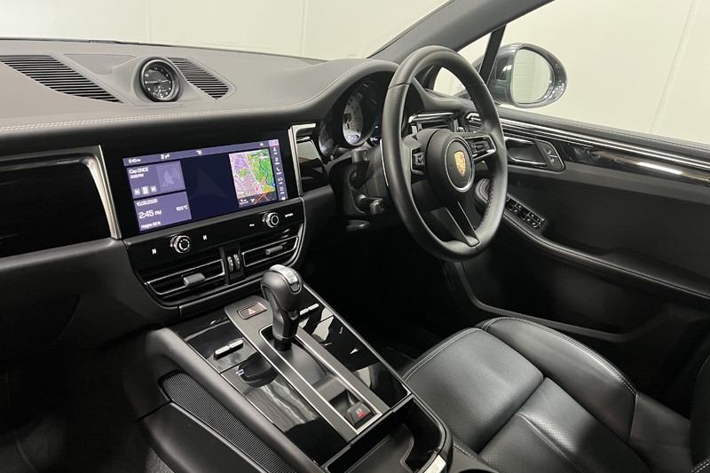 2023 (73) PORSCHE MACAN 5dr PDK 5510244