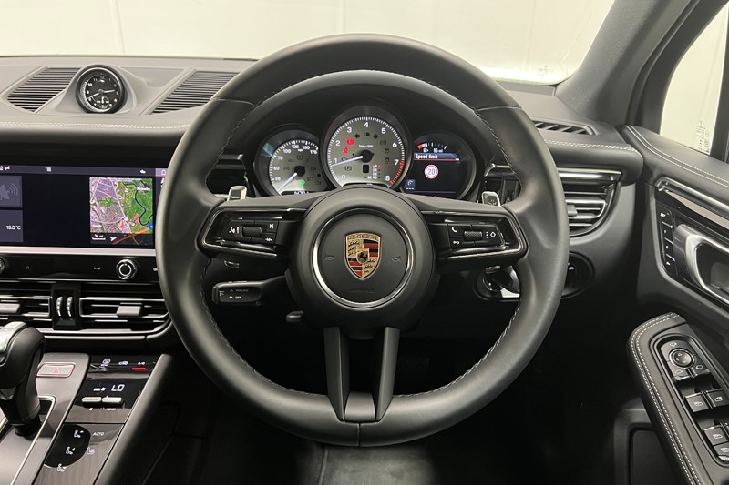 2023 (73) PORSCHE MACAN 5dr PDK 5510218