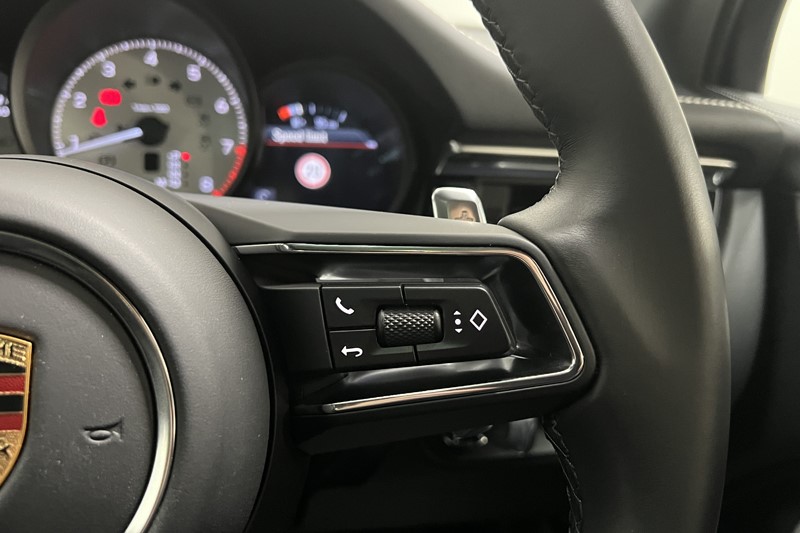 2023 (73) PORSCHE MACAN 5dr PDK 5510229
