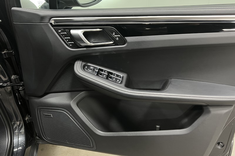 2023 (73) PORSCHE MACAN 5dr PDK 5510220