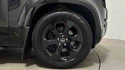 2022 (72) LAND ROVER DEFENDER 3.0 D300 X-Dynamic SE 110 5dr Auto 5521418