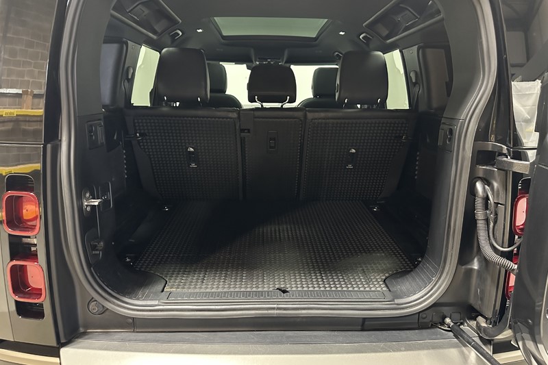 2022 (72) LAND ROVER DEFENDER 3.0 D300 X-Dynamic SE 110 5dr Auto 5521457