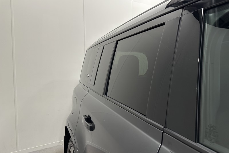 2022 (72) LAND ROVER DEFENDER 3.0 D300 X-Dynamic SE 110 5dr Auto 5521462