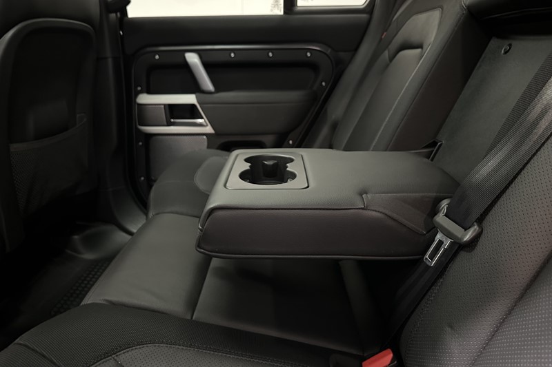 2022 (72) LAND ROVER DEFENDER 3.0 D300 X-Dynamic SE 110 5dr Auto 5521455