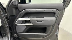 2022 (72) LAND ROVER DEFENDER 3.0 D300 X-Dynamic SE 110 5dr Auto 5521423