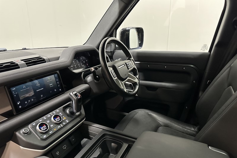 2022 (72) LAND ROVER DEFENDER 3.0 D300 X-Dynamic SE 110 5dr Auto 5521451