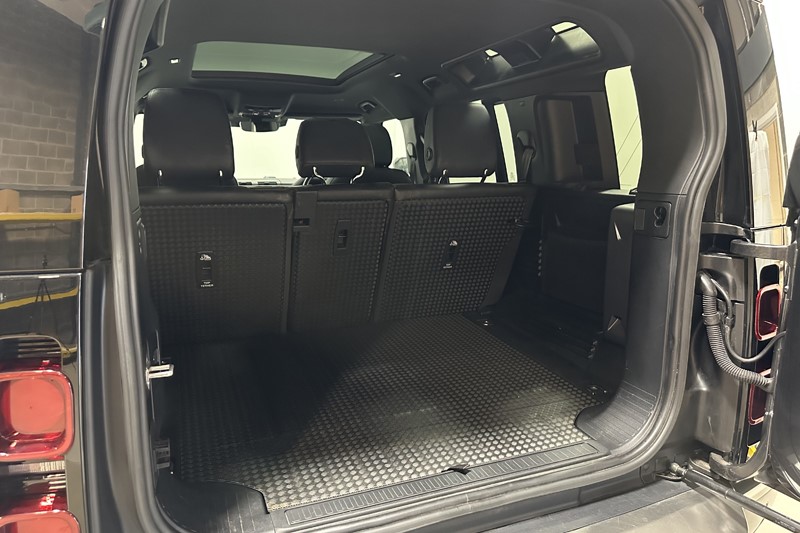 2022 (72) LAND ROVER DEFENDER 3.0 D300 X-Dynamic SE 110 5dr Auto 5521458