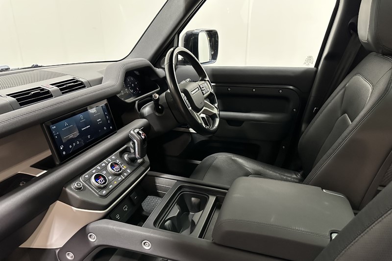 2022 (72) LAND ROVER DEFENDER 3.0 D300 X-Dynamic SE 110 5dr Auto 5521450