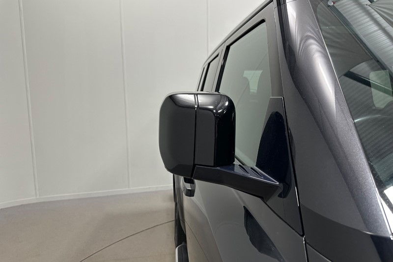 2022 (72) LAND ROVER DEFENDER 3.0 D300 X-Dynamic SE 110 5dr Auto 5521465