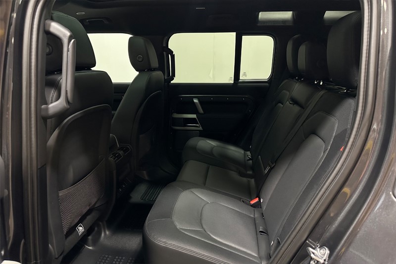 2022 (72) LAND ROVER DEFENDER 3.0 D300 X-Dynamic SE 110 5dr Auto 5521414