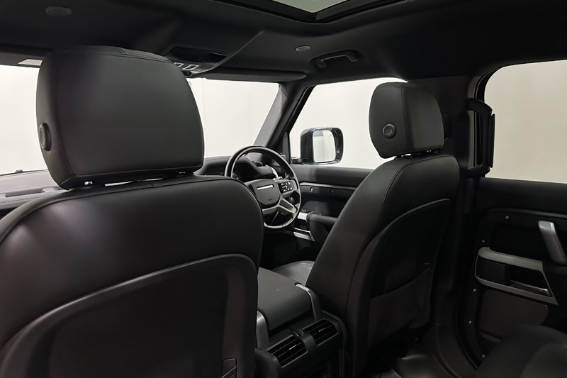 2022 (72) LAND ROVER DEFENDER 3.0 D300 X-Dynamic SE 110 5dr Auto 5521452