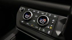 2022 (72) LAND ROVER DEFENDER 3.0 D300 X-Dynamic SE 110 5dr Auto 5521438