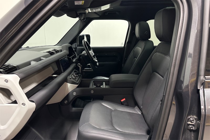 2022 (72) LAND ROVER DEFENDER 3.0 D300 X-Dynamic SE 110 5dr Auto 5521413