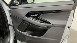 2025 (75) LAND ROVER RANGE ROVER EVOQUE 2.0 D200 Dynamic SE 5dr Auto 5528294
