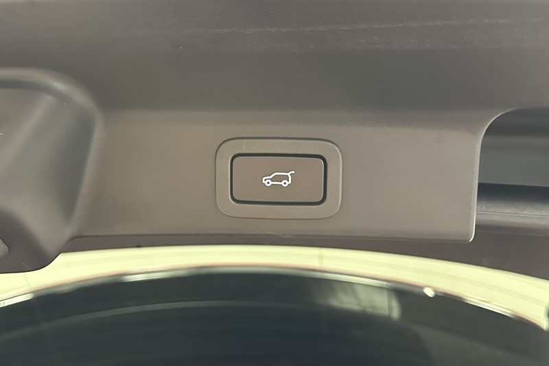 2022 (22) JAGUAR F-PACE 2.0 D200 R-Dynamic Black 5dr Auto AWD 5535528