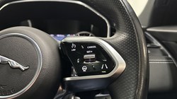 2022 (22) JAGUAR F-PACE 2.0 D200 R-Dynamic Black 5dr Auto AWD 5535507