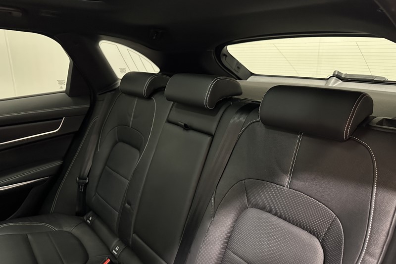 2022 (22) JAGUAR F-PACE 2.0 D200 R-Dynamic Black 5dr Auto AWD 5535523