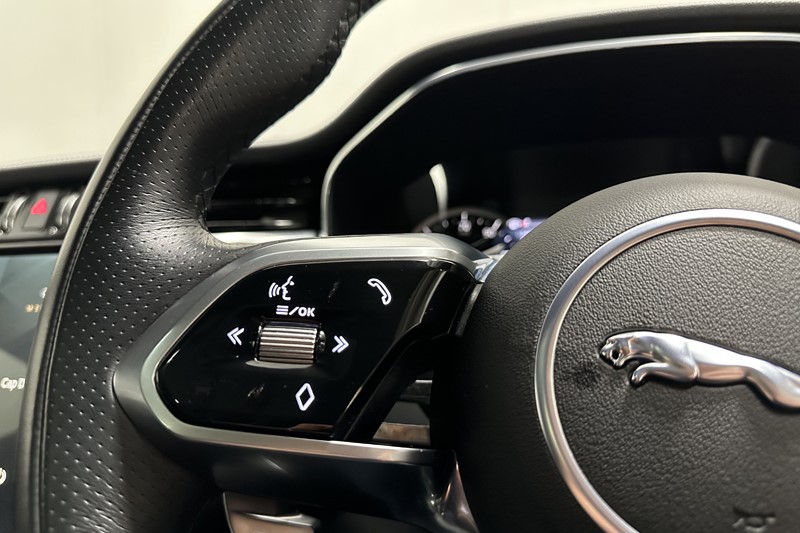 2022 (22) JAGUAR F-PACE 2.0 D200 R-Dynamic Black 5dr Auto AWD 5535508