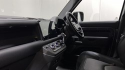2024 (24) LAND ROVER COMMERCIAL DEFENDER 3.0 D300 Hard Top X-Dynamic HSE Auto 5524353