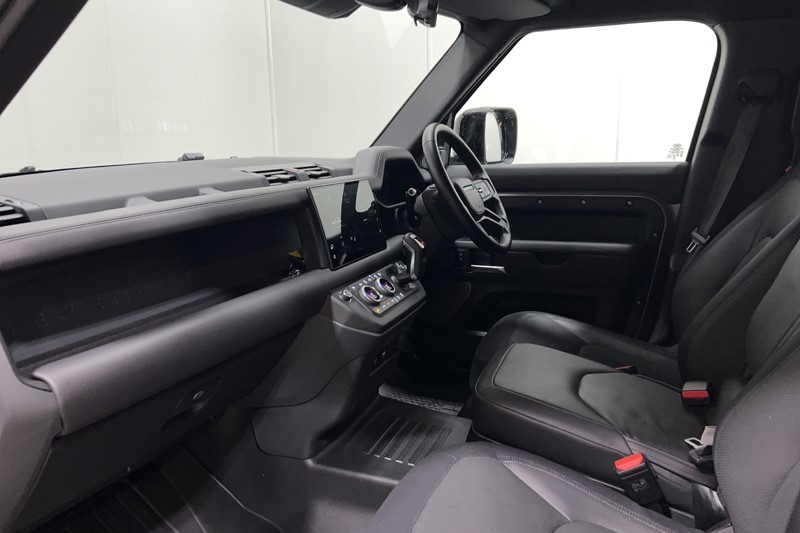 2024 (24) LAND ROVER COMMERCIAL DEFENDER 3.0 D300 Hard Top X-Dynamic HSE Auto 5524352