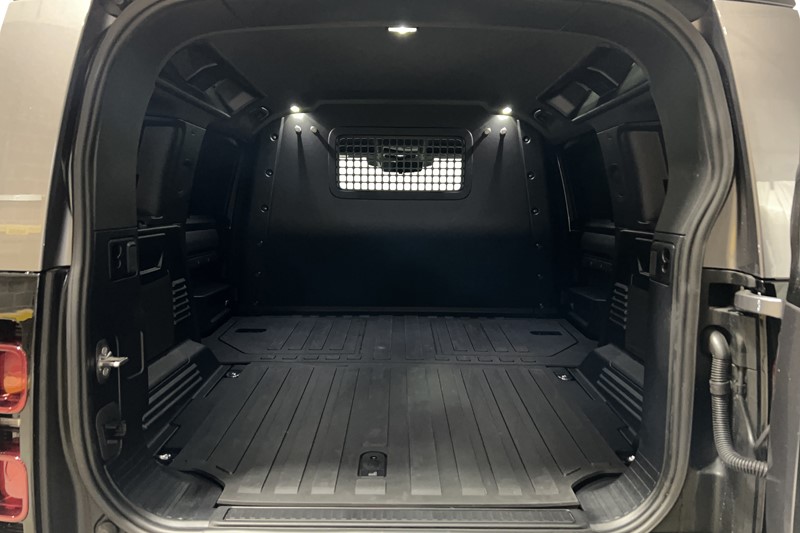 2024 (24) LAND ROVER COMMERCIAL DEFENDER 3.0 D300 Hard Top X-Dynamic HSE Auto 5524325