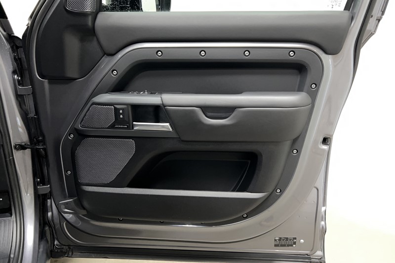 2024 (24) LAND ROVER COMMERCIAL DEFENDER 3.0 D300 Hard Top X-Dynamic HSE Auto 5524328