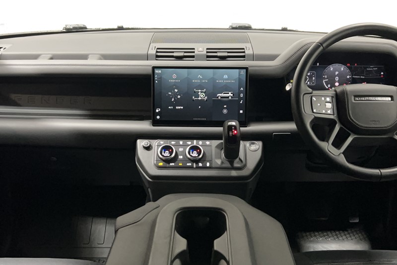 2024 (24) LAND ROVER COMMERCIAL DEFENDER 3.0 D300 Hard Top X-Dynamic HSE Auto 5524324