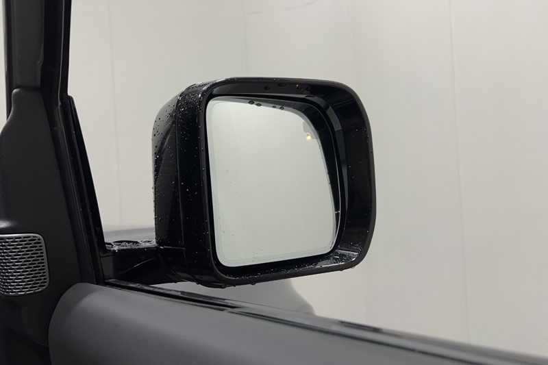 2024 (24) LAND ROVER COMMERCIAL DEFENDER 3.0 D300 Hard Top X-Dynamic HSE Auto 5524331