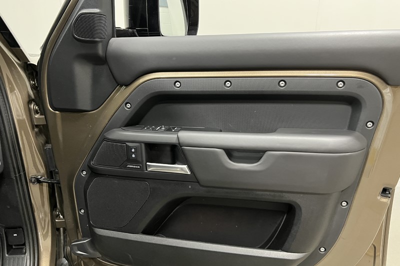 2025 (25) LAND ROVER COMMERCIAL DEFENDER 3.0 D350 Hard Top X-Dynamic HSE Auto 5550726