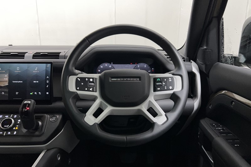 2024 (74) LAND ROVER DEFENDER 3.0 D250 X-Dynamic SE 110 5dr Auto 5526166